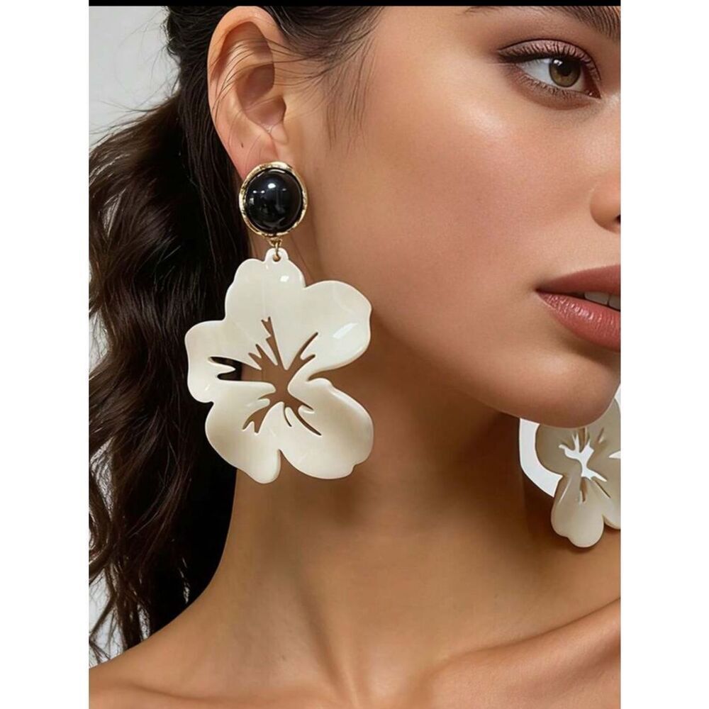 Elegant White Floral Drop Earrings with Black Accent - Women Jewelry R428